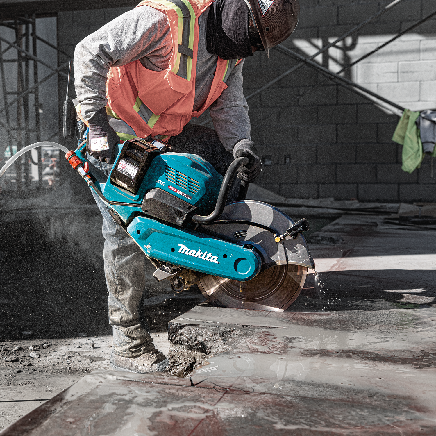 MAKITA 80V MAX XGT® BRUSHLESS POWER CUTTER 2 BATTERY KIT - 14-inch