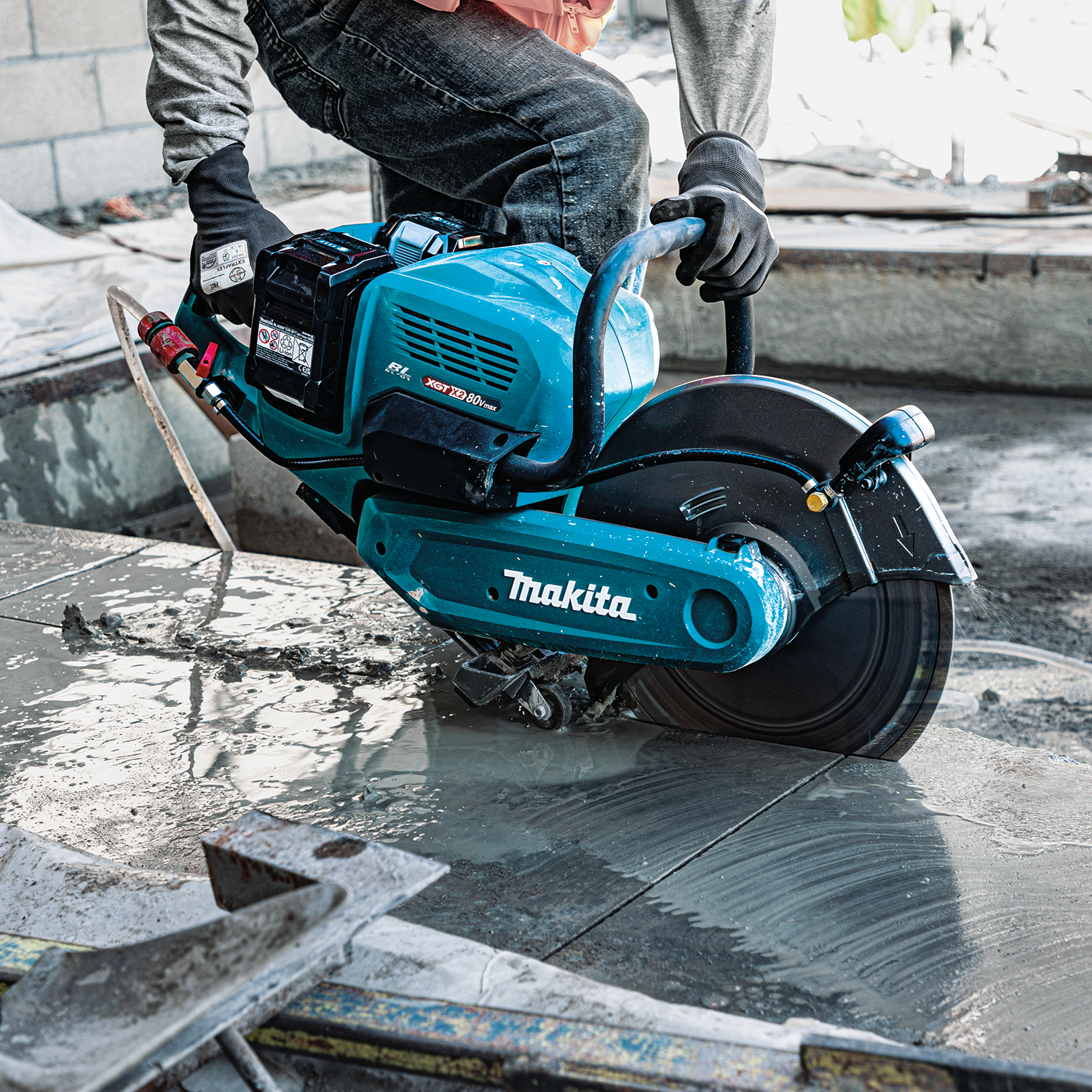 MAKITA 80V MAX XGT® BRUSHLESS POWER CUTTER 2 BATTERY KIT - 14-inch