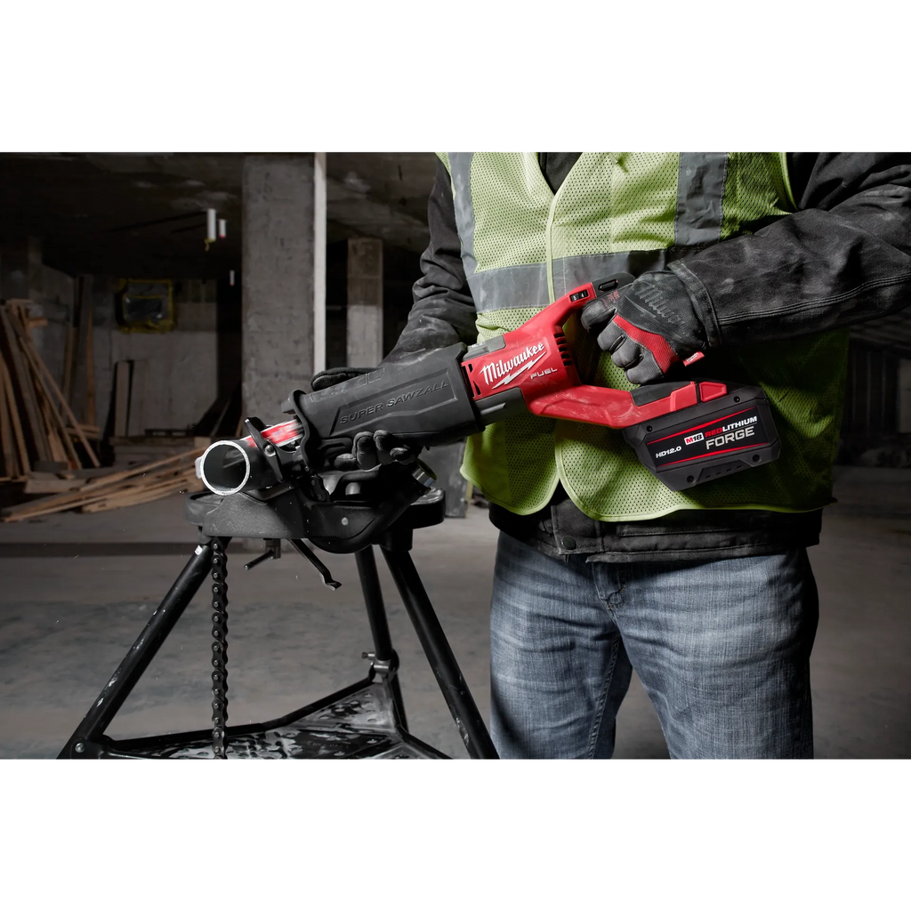 MILWAUKEE M18 FUEL™ SAWZALL® RECIPROCATING SAW 2 BATTERY KIT